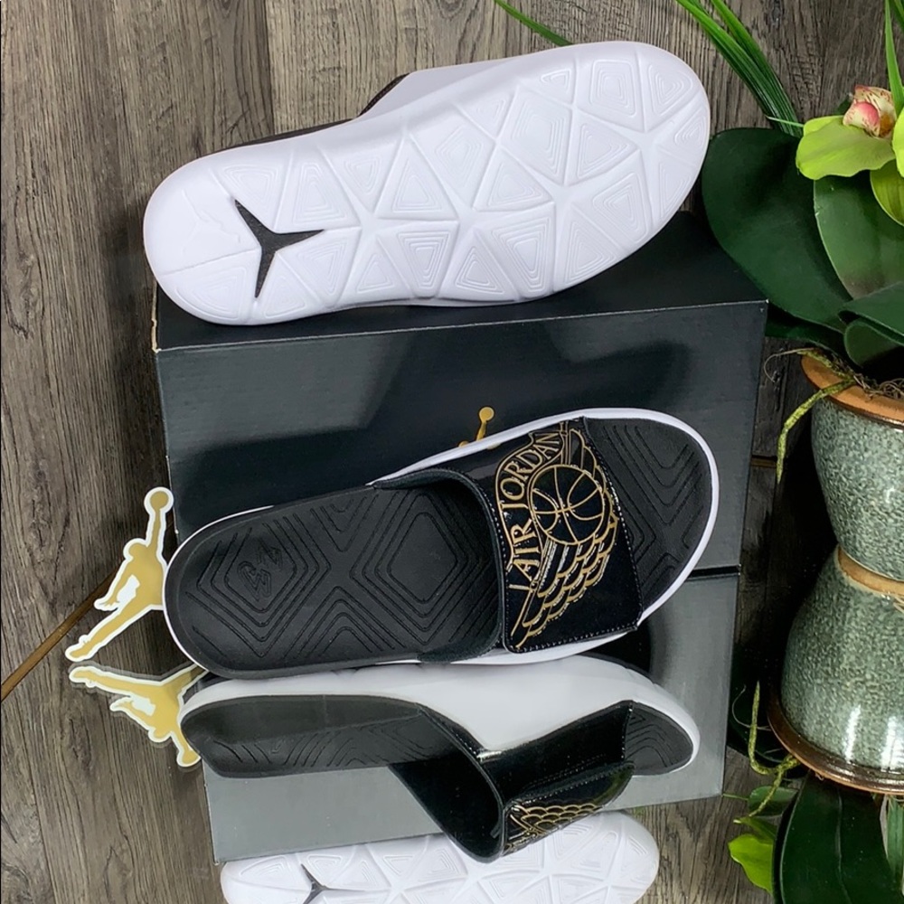 ❤️ Nike Jordan Hydro 7 GS black metallic gold whit - Picture 2 of 8